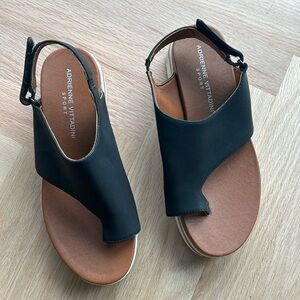 Adrienne vittadini black sandal/ low wedge